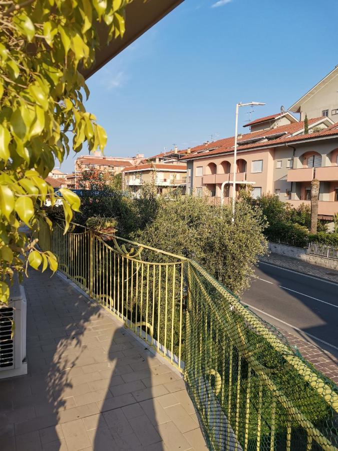 Il Tulipano Apartment San Bartolomeo Al Mare Ngoại thất bức ảnh